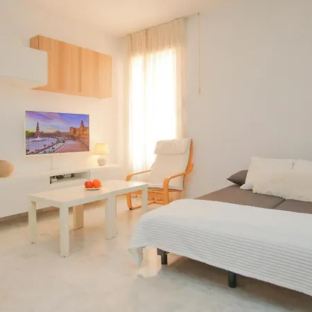 Spacious 2-Bedroom Apartment - Walk To Isla Magica - Ac - Premium Bed